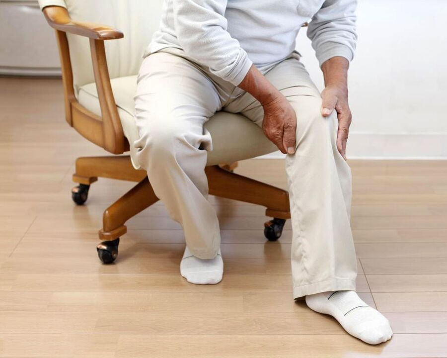 Osteochondróza kloubů se projevuje sníženou pohyblivostí a bolestí